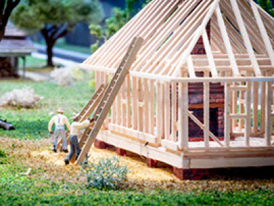 a group of lawn chairs sitting on top of a wooden fence